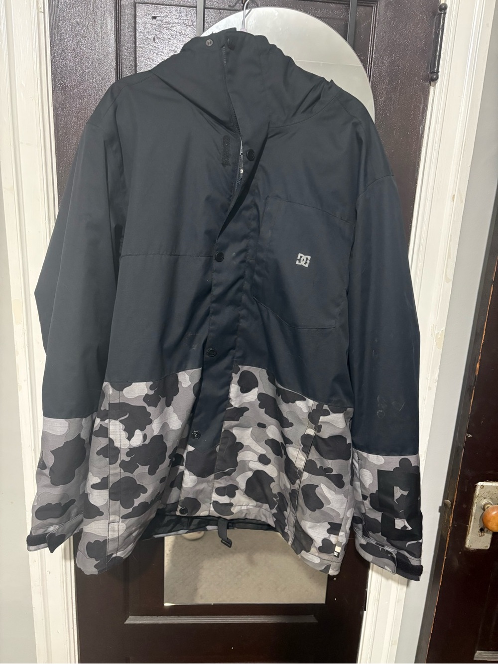 DC Men’s XL 10k Black & Gray Camo Ski/Snowboard Jacket